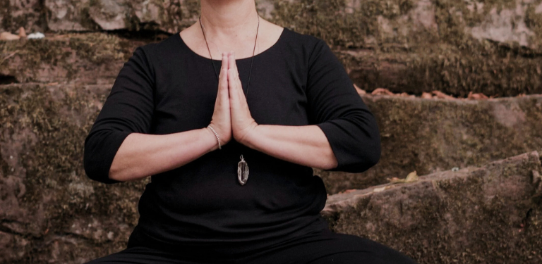 Yoga©Trauerkompass, Sabine Thelen 768x375